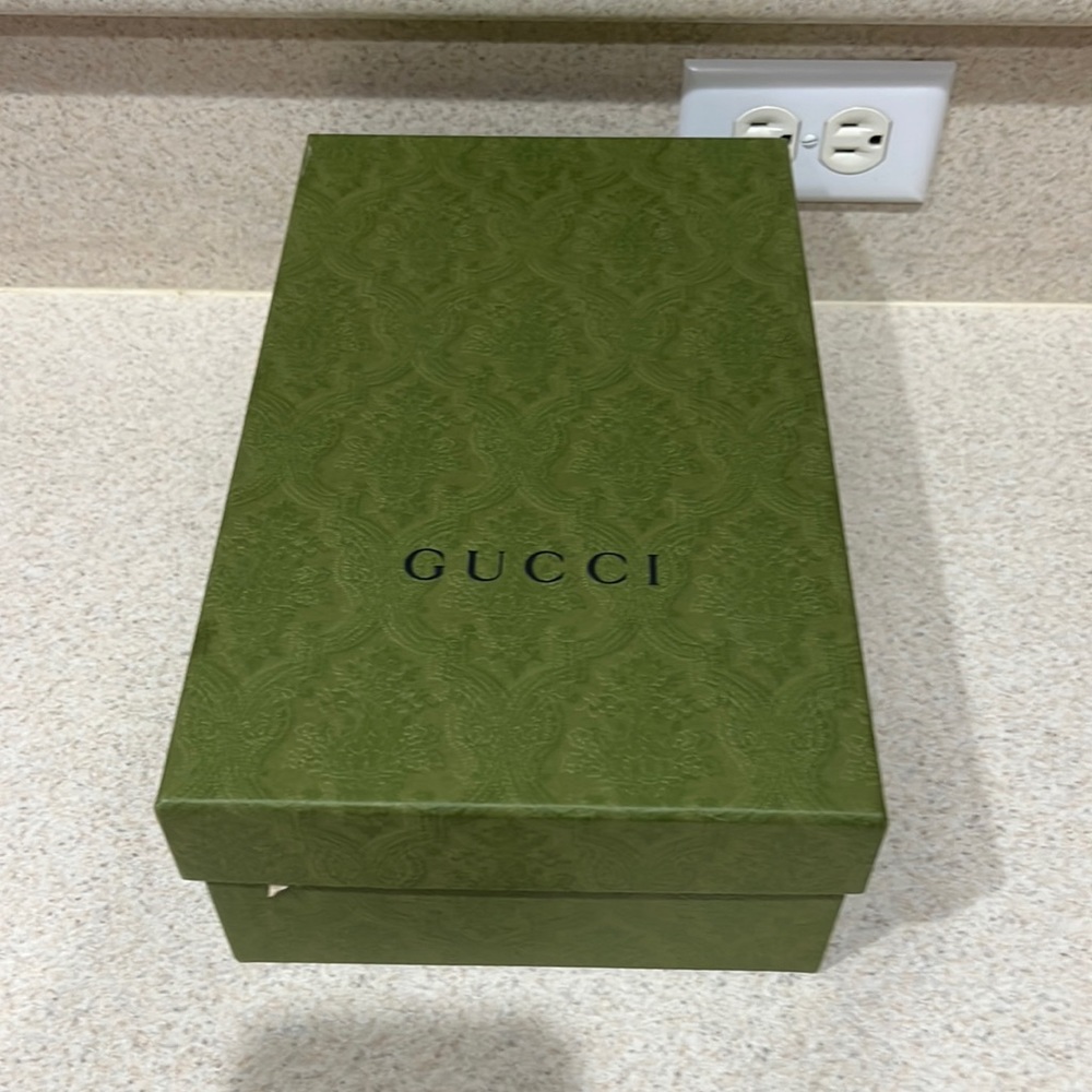 Gucci women’s rubber slide sandals (clear)